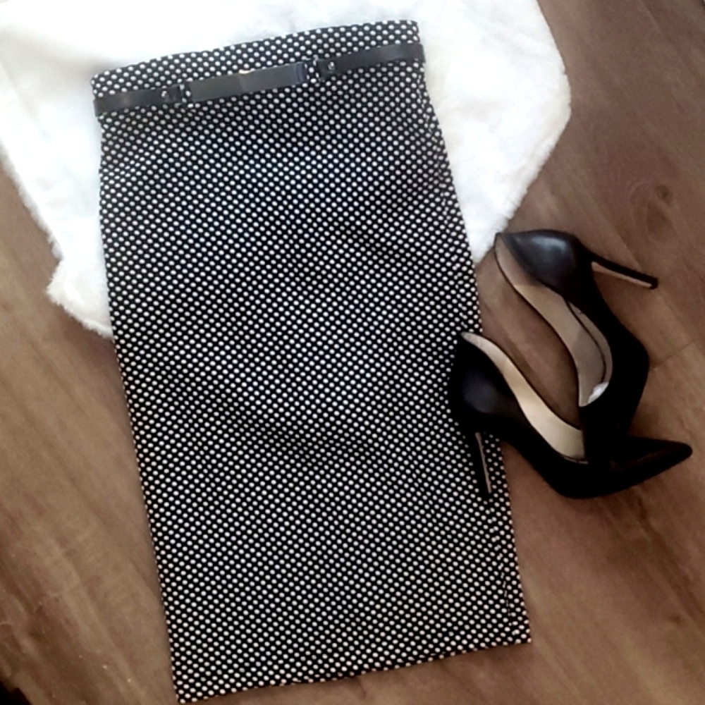 BetterBe Highwaist Women's Belted Pencil Skirt - Size M (EUC)